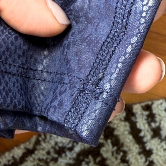 BEYOND YOGA Navy Blue Faux Snakeskin Legging Size M - Picture 10 of 11